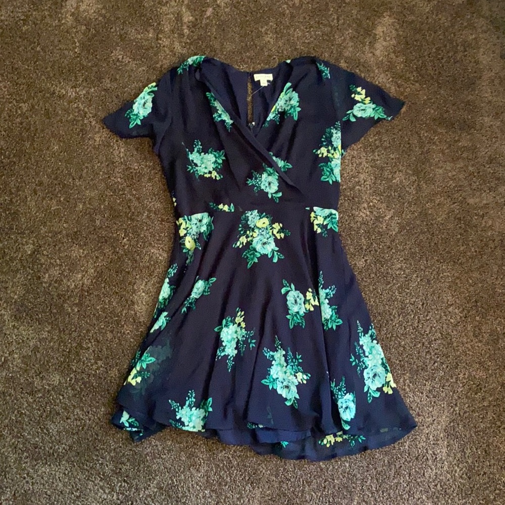 NWOT Macy’s Navy Blue Green and Yellow Floral Flutter Sleeve V Neck Mini Dress